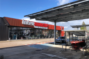 Ombrières solaires Developp'Sun sur le parking d'Intermarché à Seurre